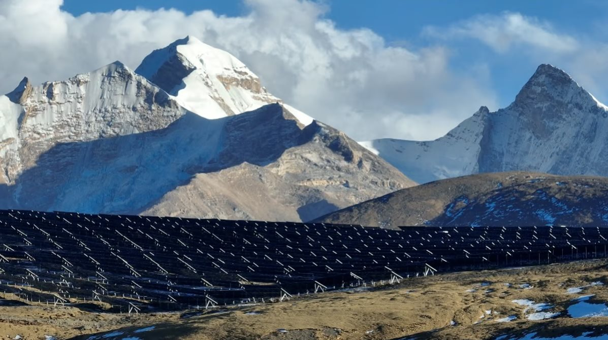 'Ông lớn' đằng sau siêu công trình điện mặt trời cao nhất thế giới: 2,8 tỷ USD được rót vào Trà Vinh và Đắk Lắk, muốn lập trung tâm R&D tại Việt Nam- Ảnh 2.