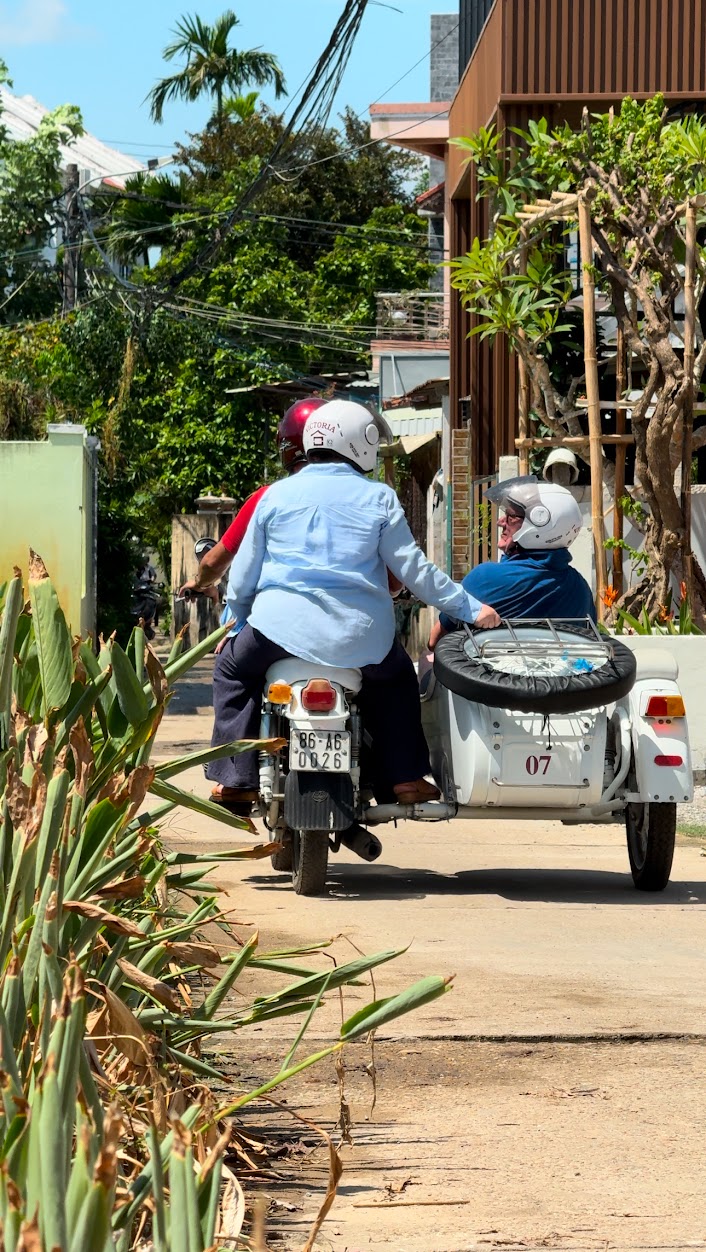 Gợi ý những trải nghiệm thú vị dịp Tết trên khắp dải Việt Nam: Ngắm vịnh Hạ Long từ trên cao, ‘phượt’ bằng xe cổ, về Châu Đốc nhâm nhi chuối đốt…- Ảnh 4.