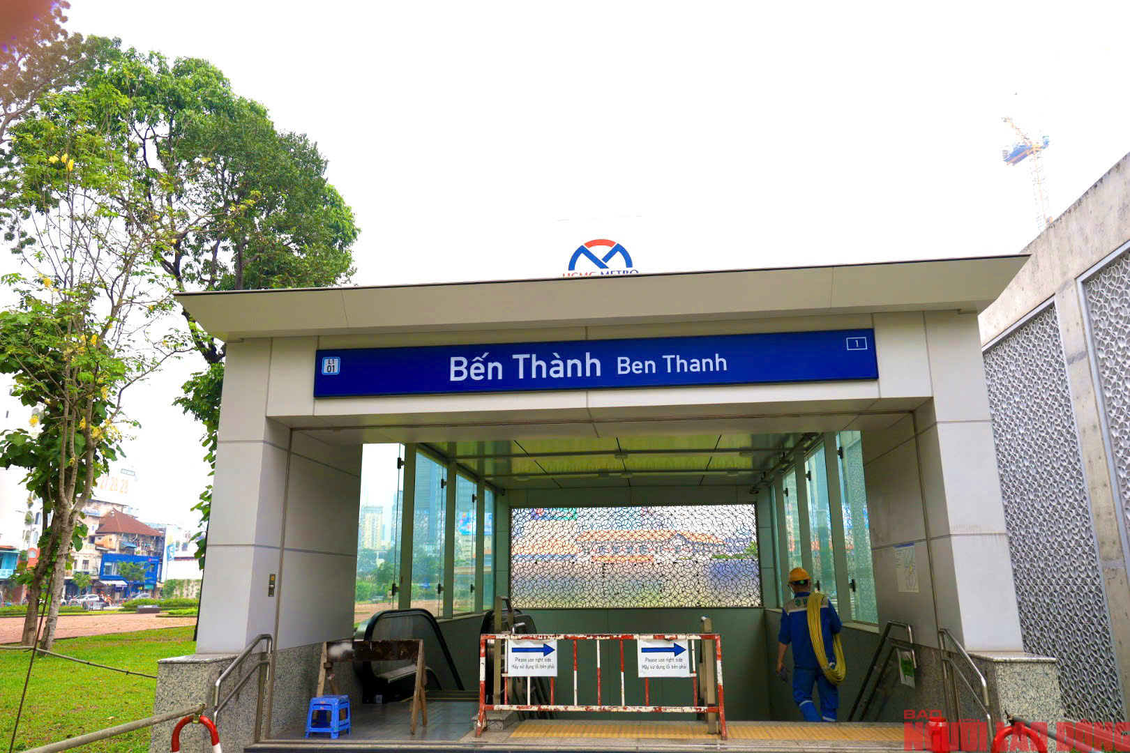 Bên trong ga ngầm Bến Thành lớn nhất tuyến metro số 1 có gì?- Ảnh 1.