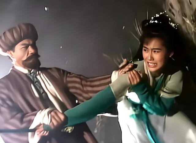 Quách Tĩnh dù chết không truyền Cửu Âm Chân Kinh cho Quách Tương: Vì số phận nghiệt ngã của Hoàng Dung- Ảnh 4. Quách Tĩnh dù chết không truyền Cửu Âm Chân Kinh cho Quách Tương: Vì số phận nghiệt ngã của Hoàng Dung- Ảnh 4.