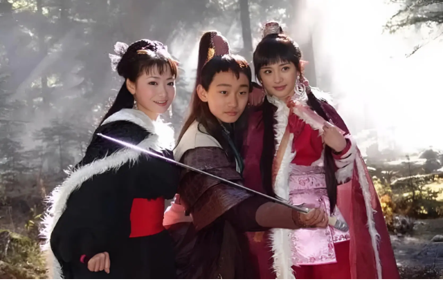 Quách Tĩnh dù chết không truyền Cửu Âm Chân Kinh cho Quách Tương: Vì số phận nghiệt ngã của Hoàng Dung- Ảnh 2. Quách Tĩnh dù chết không truyền Cửu Âm Chân Kinh cho Quách Tương: Vì số phận nghiệt ngã của Hoàng Dung- Ảnh 2.