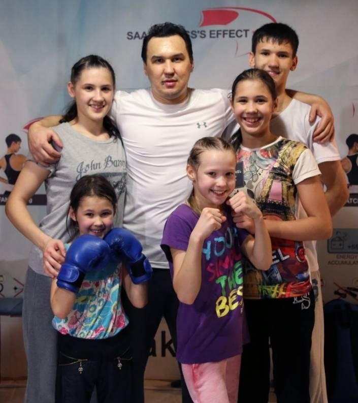 Cô bé thần đồng từng gây sốc khi tung 654 cú đấm trong một phút và đánh ngã cả cây, hiện tại giờ ra sao?- Ảnh 4. Cô bé thần đồng từng gây sốc khi tung 654 cú đấm trong một phút và đánh ngã cả cây, hiện tại giờ ra sao?- Ảnh 4.