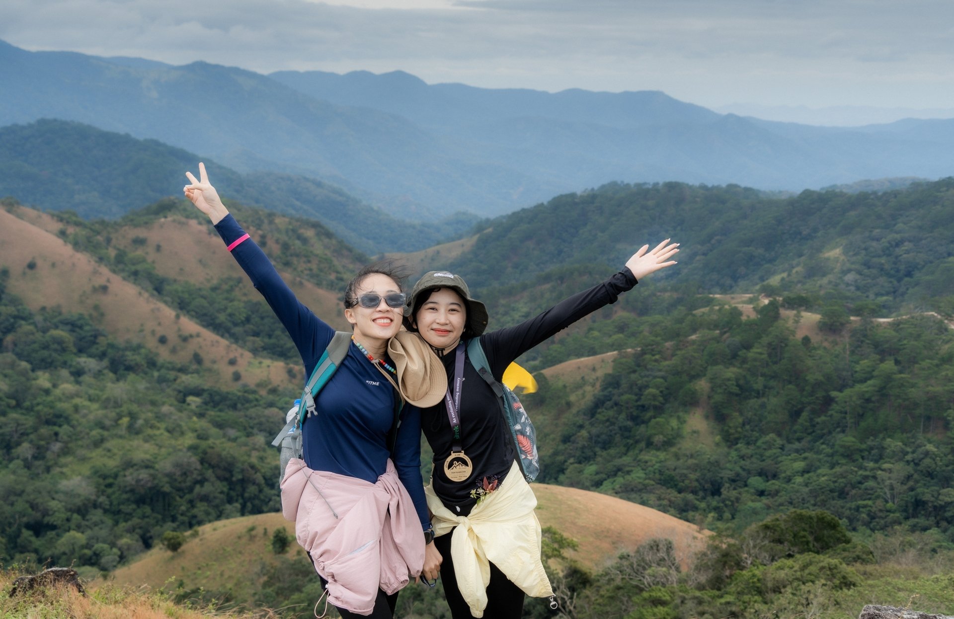 Trải nghiệm cung đường trekking đẹp nhất Việt Nam mùa cỏ cháy- Ảnh 10.