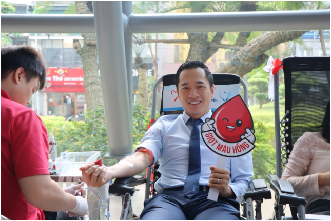 Hơn 80 đơn vị máu được cán bộ, nhân viên EVNFinance trao đi trong ngày tình nguyện quốc tế- Ảnh 1. Hơn 80 đơn vị máu được cán bộ, nhân viên EVNFinance trao đi trong ngày tình nguyện quốc tế- Ảnh 1.