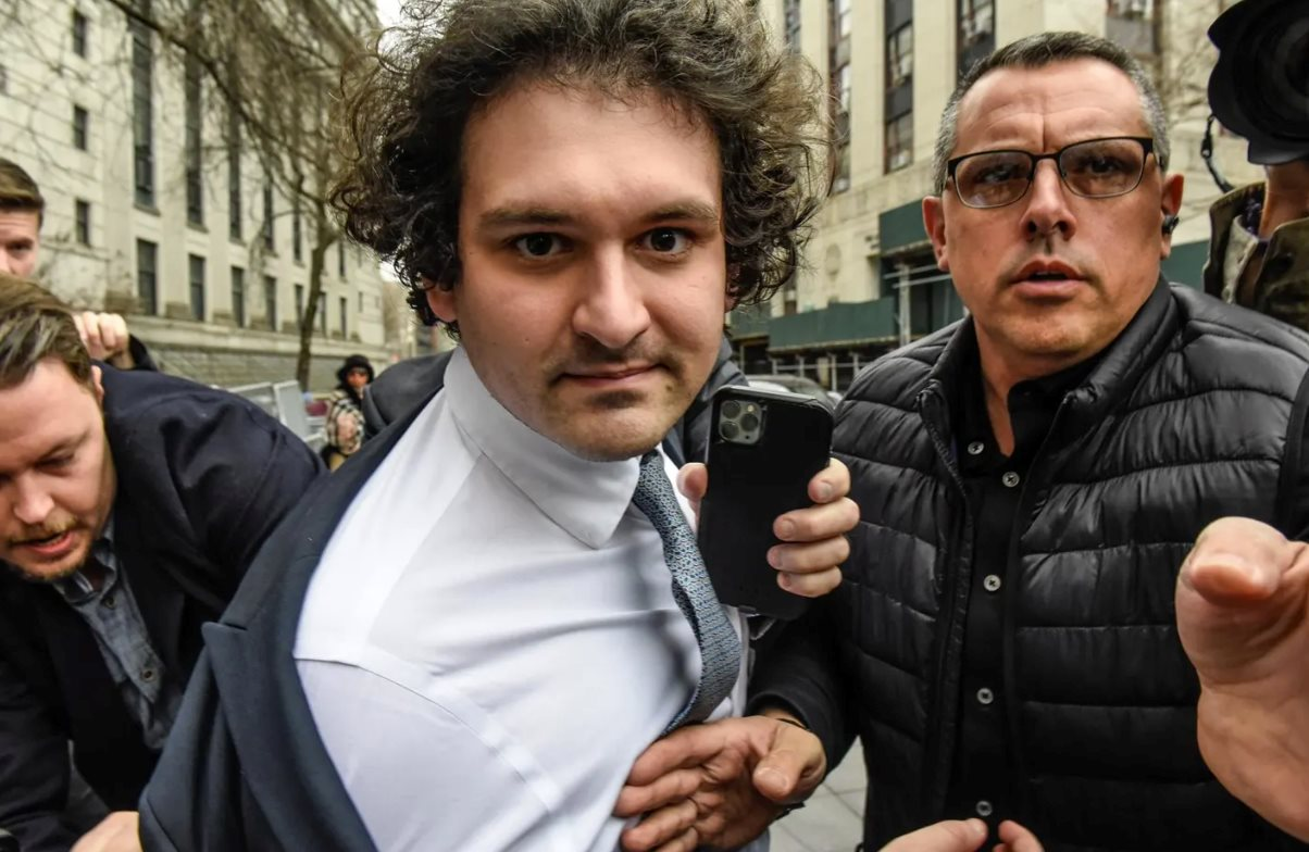 Tiết lộ từ 3 chương nhật ký trong tù của Sam Bankman-Fried: Vất vả thích nghi với điều kiện sinh hoạt tồi tàn, các tù nhân đôi khi đánh nhau vì…1 quả chuối- Ảnh 1.