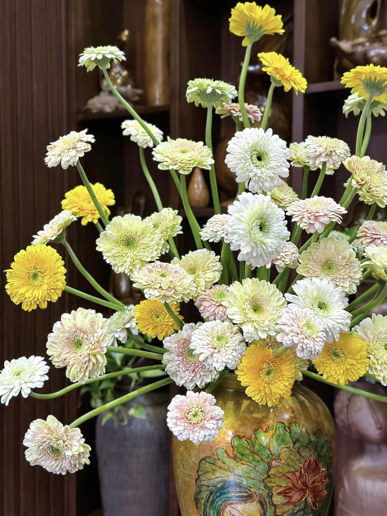 Loài hoa tài lộc này có nhiều cách cắm đẹp mà đơn giản, lưu ngay lại để Tết cắm 1 bình chưng ở phòng khách- Ảnh 5.