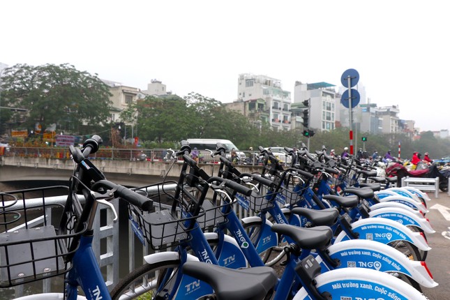 Người dân trải nghiệm tuyến đường dành riêng cho xe đạp ở Thủ đô - Ảnh 5.