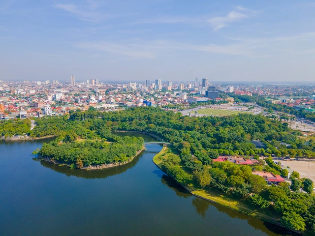 Hai doanh nghiệp nộp 2.000 tỷ đồng chỉ trong một tuần, tỉnh miền Trung nhảy 4 bậc trên bảng xếp hạng thu ngân sách - Ảnh 1.