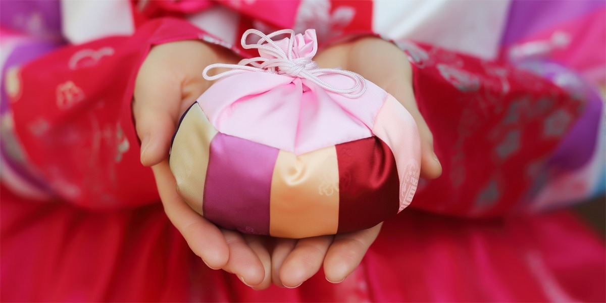 Điều ít biết về những chiếc bao lì xì bằng vải có dây rút "độc lạ" của người Hàn Quốc, trẻ nhỏ cực thích- Ảnh 2. Điều ít biết về những chiếc bao lì xì bằng vải có dây rút "độc lạ" của người Hàn Quốc, trẻ nhỏ cực thích- Ảnh 2.