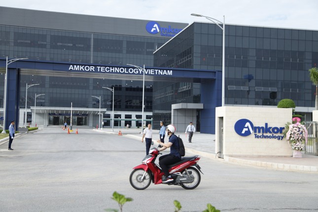 Vì sao Amkor chọn Việt Nam là 'cứ điểm' sản xuất bán dẫn lớn nhất thế giới? - Ảnh 2.
