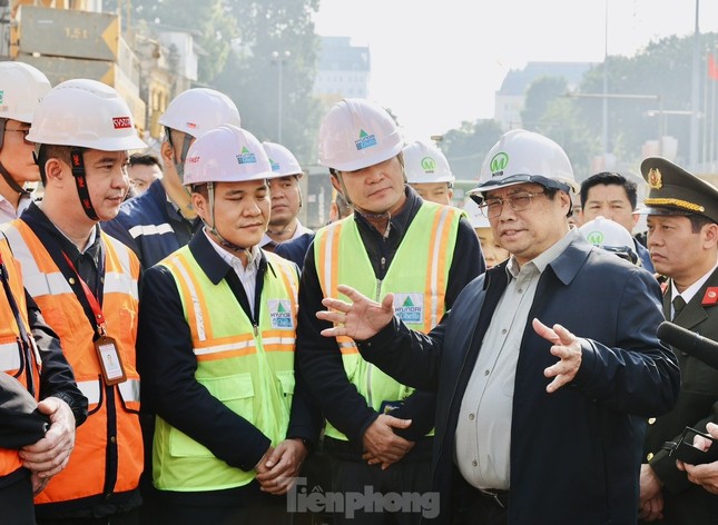 Thủ tướng Phạm Minh Chính: Tháo gỡ khó khăn, vướng mắc, thúc đẩy dự án đường sắt Nhổn - ga Hà Nội - Ảnh 1.