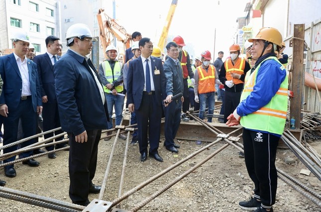 Thủ tướng Phạm Minh Chính: Tháo gỡ khó khăn, vướng mắc, thúc đẩy dự án đường sắt Nhổn - ga Hà Nội - Ảnh 2.