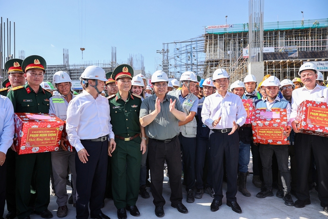 Thủ tướng: Phấn đấu hoàn thành ga T3 Tân Sơn Nhất đúng dịp 50 năm giải phóng miền Nam - Ảnh 7. Thủ tướng: Phấn đấu hoàn thành ga T3 Tân Sơn Nhất đúng dịp 50 năm giải phóng miền Nam - Ảnh 7.