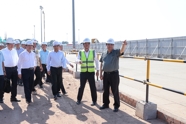 Thủ tướng: Phấn đấu hoàn thành ga T3 Tân Sơn Nhất đúng dịp 50 năm giải phóng miền Nam - Ảnh 2. Thủ tướng: Phấn đấu hoàn thành ga T3 Tân Sơn Nhất đúng dịp 50 năm giải phóng miền Nam - Ảnh 2.