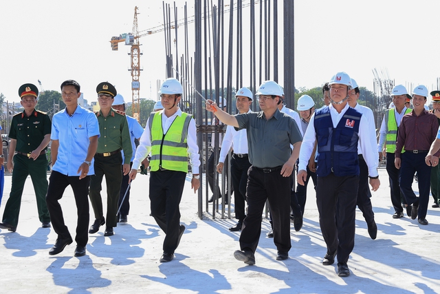 Thủ tướng: Phấn đấu hoàn thành ga T3 Tân Sơn Nhất đúng dịp 50 năm giải phóng miền Nam - Ảnh 1. Thủ tướng: Phấn đấu hoàn thành ga T3 Tân Sơn Nhất đúng dịp 50 năm giải phóng miền Nam - Ảnh 1.