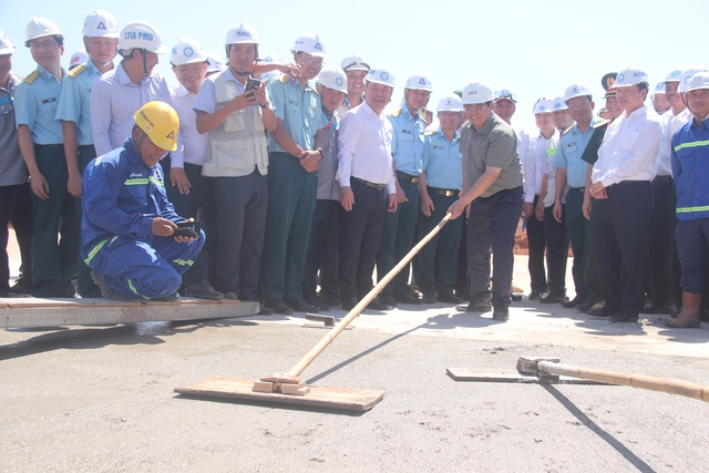 Thủ tướng Phạm Minh Chính kiểm tra dự án sân bay Long Thành, đường Vành đai 3 TP HCM - Ảnh 3.