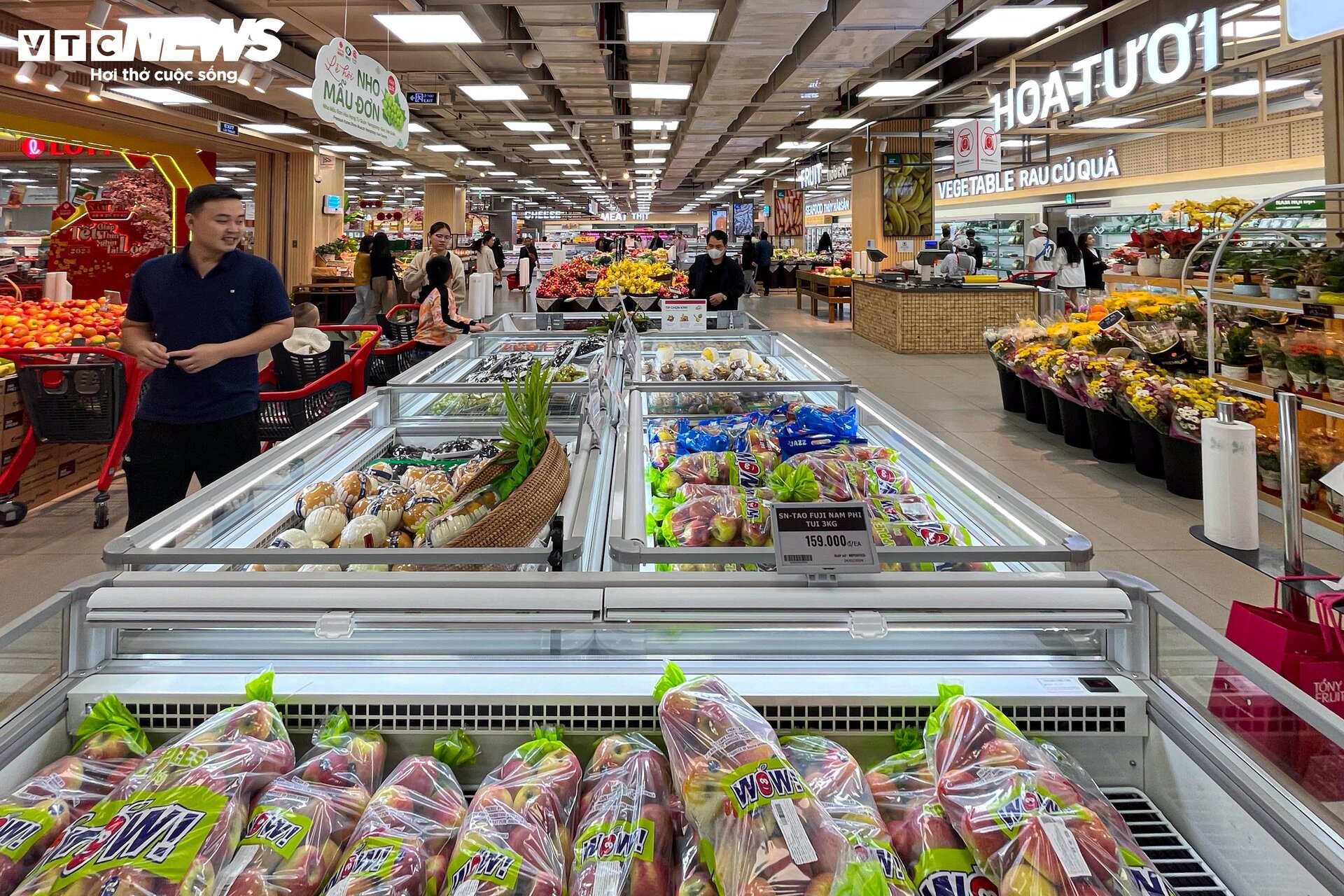 Hàng hóa đầy ắp siêu thị sau kỳ nghỉ Tết Giáp Thìn 2024 - Ảnh 11.
