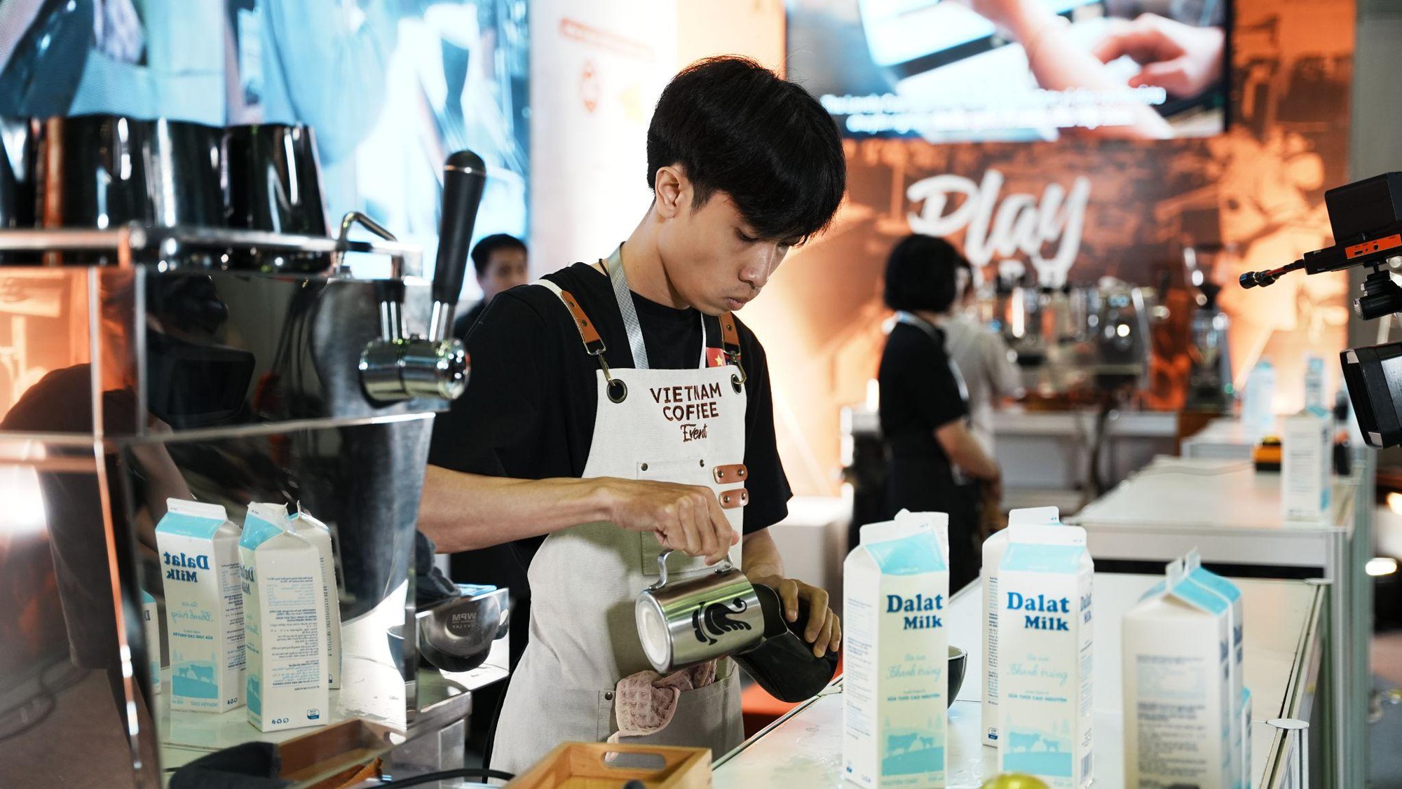 Các sản phẩm từ Dalatmilk được sử dụng trong suốt kỳ VCC 2023 tại 3 miền Bắc Trung Nam. Các sản phẩm từ Dalatmilk được sử dụng trong suốt kỳ VCC 2023 tại 3 miền Bắc Trung Nam.