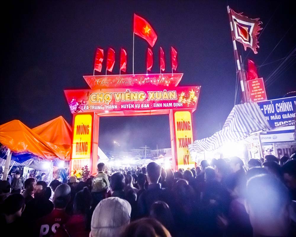 Phiên chợ cả năm chỉ họp một lần, đông nhất vào nửa đêm và rạng sáng, cách Hà Nội chưa tới 100km- Ảnh 1. Phiên chợ cả năm chỉ họp một lần, đông nhất vào nửa đêm và rạng sáng, cách Hà Nội chưa tới 100km- Ảnh 1.