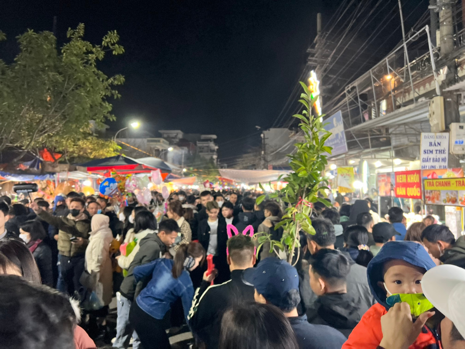 Phiên chợ cả năm chỉ họp một lần, đông nhất vào nửa đêm và rạng sáng, cách Hà Nội chưa tới 100km- Ảnh 9. Phiên chợ cả năm chỉ họp một lần, đông nhất vào nửa đêm và rạng sáng, cách Hà Nội chưa tới 100km- Ảnh 9.