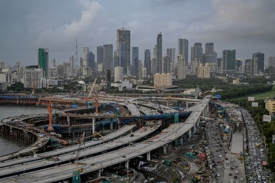 Một cường quốc châu Á nuôi tham vọng trở thành đối trọng sản xuất với Trung Quốc: Đâu là chìa khóa để ‘vượt vũ môn’? - Ảnh 1.