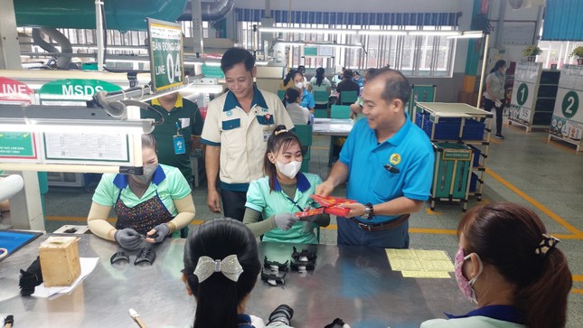 Công nhân đã tích cực trở lại làm việc sau Tết - Ảnh 1. Công nhân đã tích cực trở lại làm việc sau Tết - Ảnh 1.