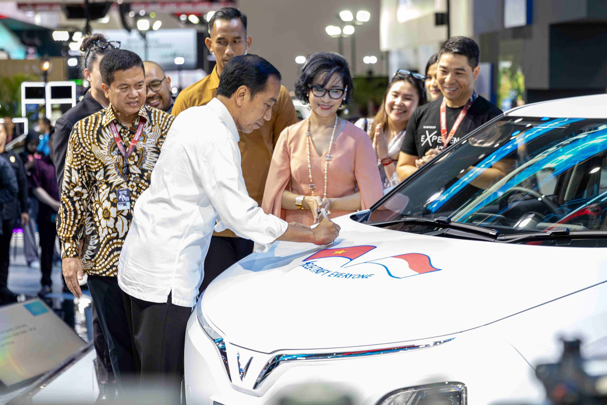 VinFast mang xe tới Indonesia, báo nước ngoài nhất loạt đưa tin: Hé lộ nhiều điều chưa được biết tới?- Ảnh 9. VinFast mang xe tới Indonesia, báo nước ngoài nhất loạt đưa tin: Hé lộ nhiều điều chưa được biết tới?- Ảnh 9.