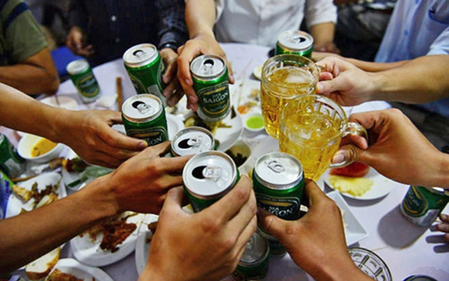 Máy thổi nồng độ cồn thổi bay 10.000 tỷ của các doanh nghiệp bia: 333, Lạc Việt, Tiger doanh số đều sụt giảm, Heineken từ Top 5 nộp thuế nhiều nhất Việt Nam nay 'bay màu' khỏi Top 10 - Ảnh 3.