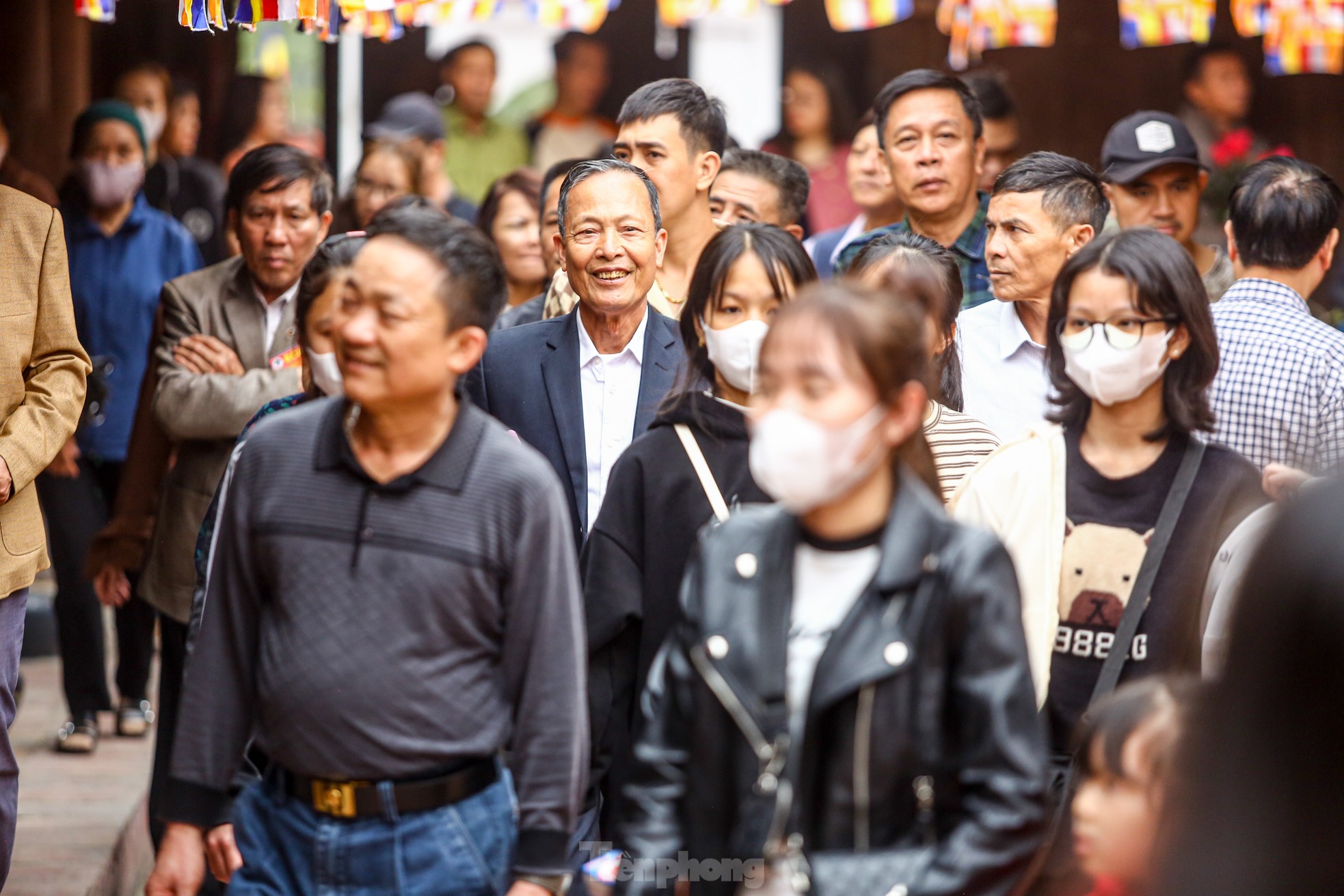 'Ngả nón xin tiền' tại lễ hội ở chùa cổ 2.000 năm tuổi - Ảnh 11. 'Ngả nón xin tiền' tại lễ hội ở chùa cổ 2.000 năm tuổi - Ảnh 11.