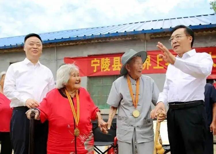 Cặp vợ chồng có 9 người con, sống thọ hơn 115 tuổi nhờ 3 thói quen đơn giản, không phải tập thể dục - Ảnh 2. Cặp vợ chồng có 9 người con, sống thọ hơn 115 tuổi nhờ 3 thói quen đơn giản, không phải tập thể dục - Ảnh 2.