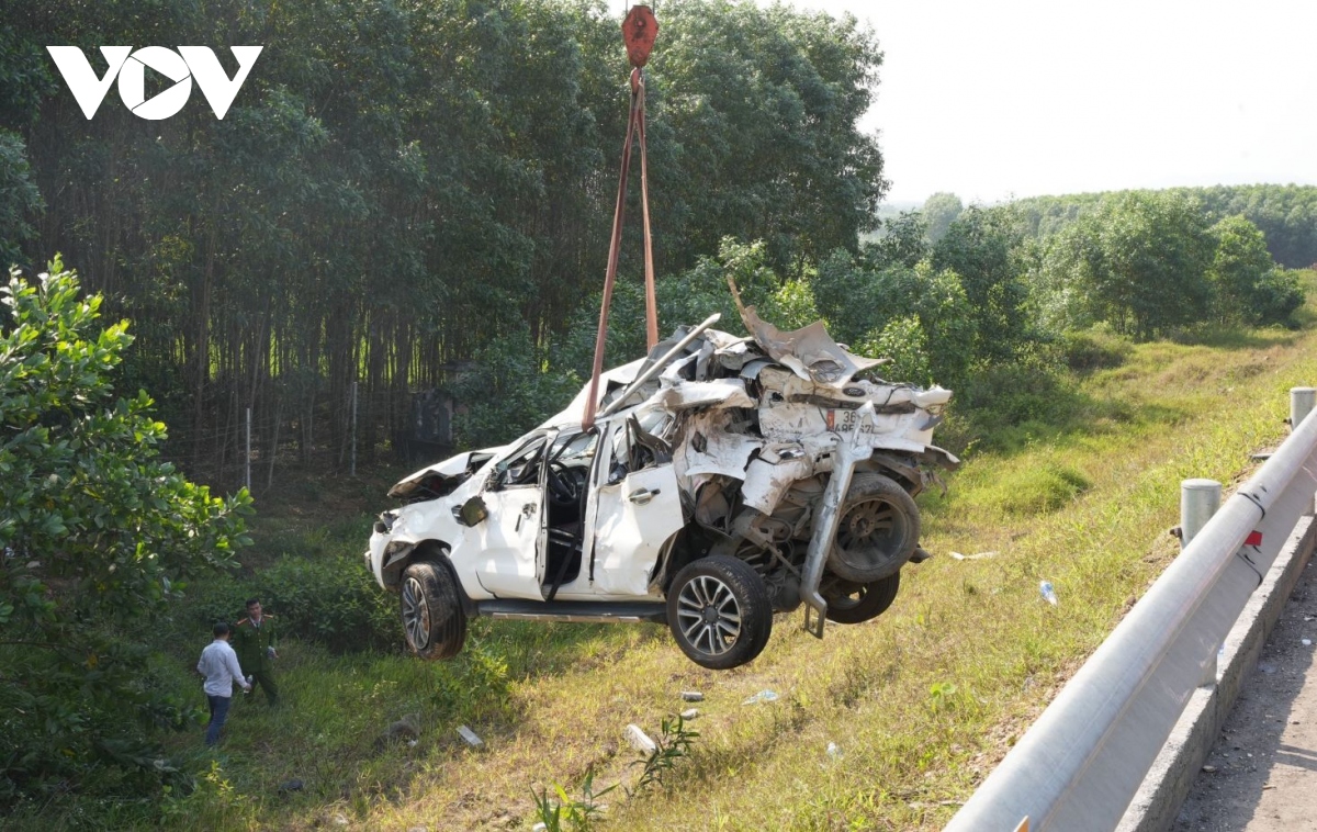 Khởi tố tài xế vượt ẩu gây tai nạn trên cao tốc Cam Lộ - La Sơn làm 3 người chết - Ảnh 3.