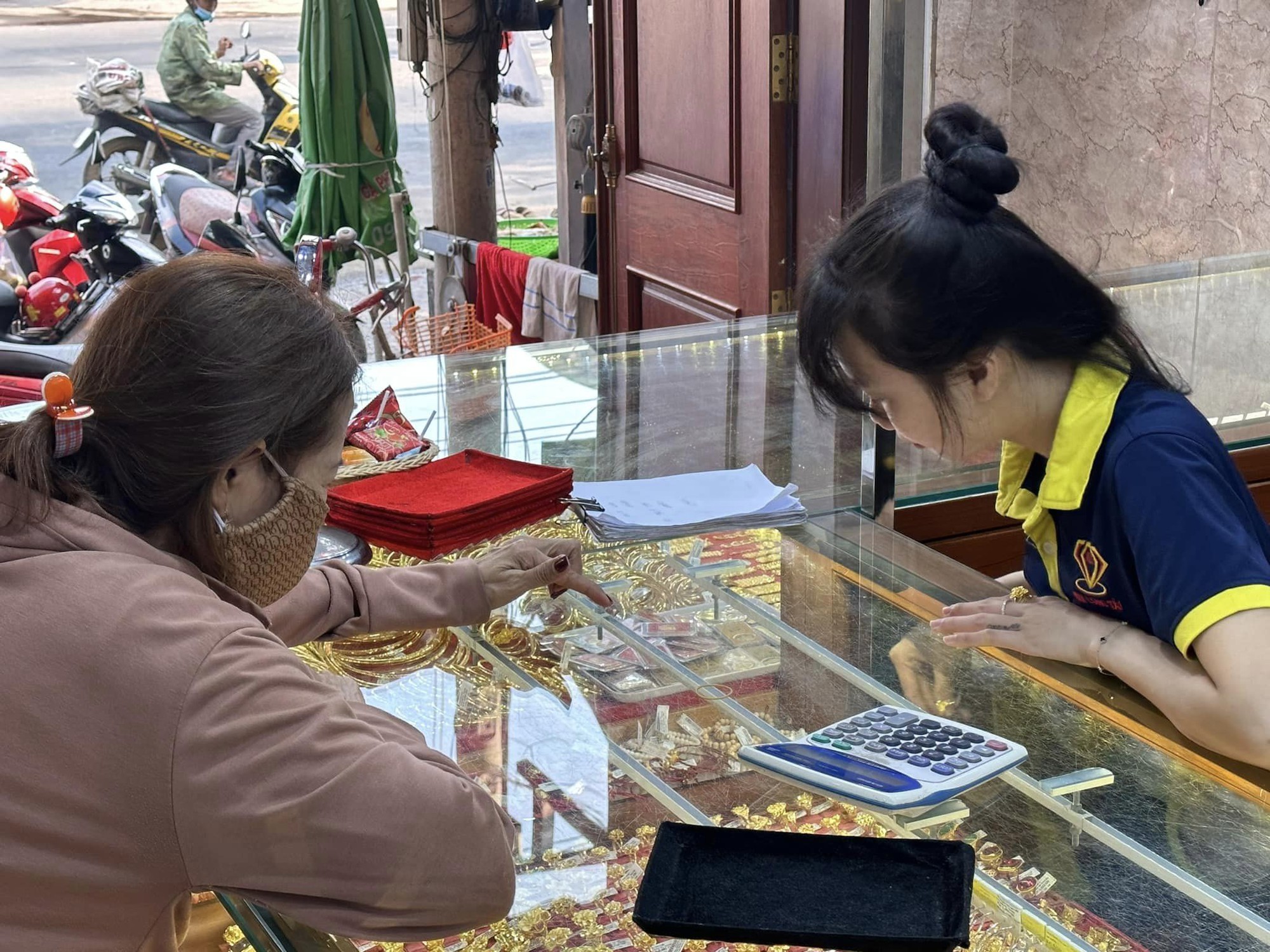 Lượng khách tăng gấp 5 lần, chủ tiệm nói Lượng khách tăng gấp 5 lần, chủ tiệm nói