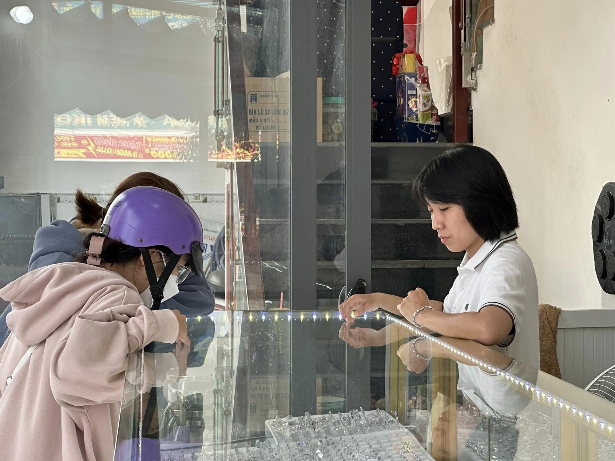 Lượng khách tăng gấp 5 lần, chủ tiệm nói Lượng khách tăng gấp 5 lần, chủ tiệm nói