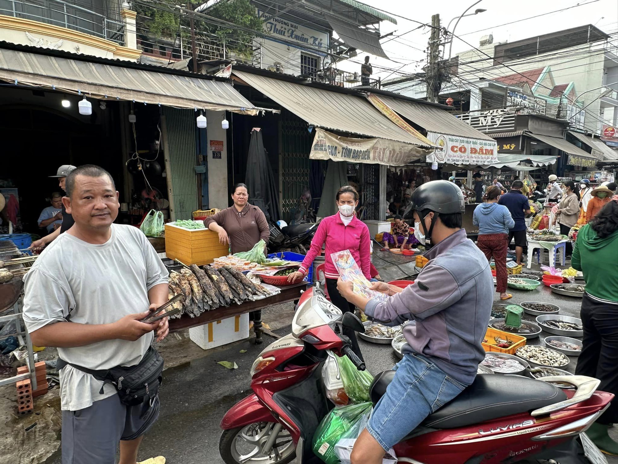 Lượng khách tăng gấp 5 lần, chủ tiệm nói Lượng khách tăng gấp 5 lần, chủ tiệm nói