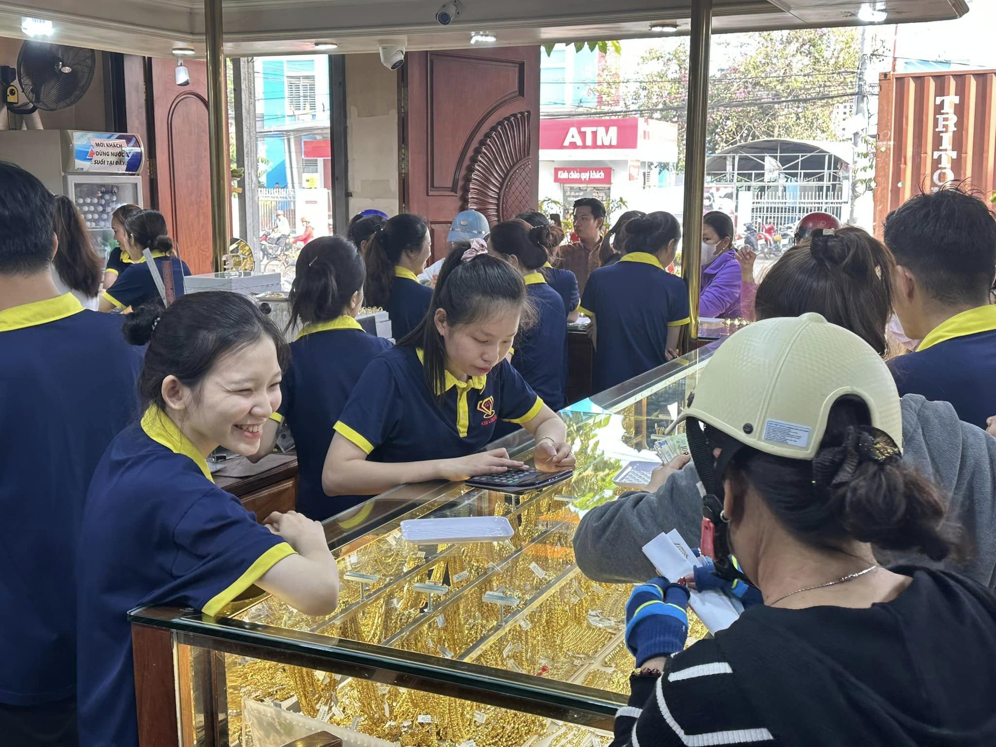 Lượng khách tăng gấp 5 lần, chủ tiệm nói Lượng khách tăng gấp 5 lần, chủ tiệm nói