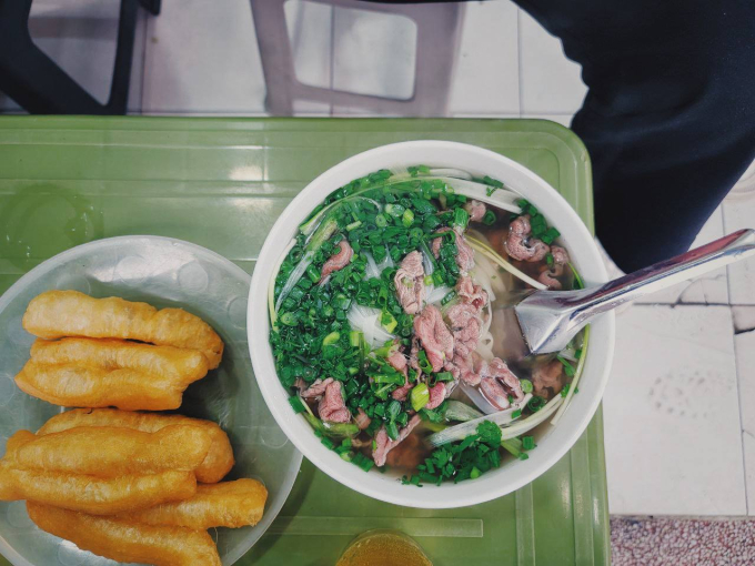 Chấn động giới "nghiện phở": Phở Mặn Gầm Cầu bán trở lại sau nhiều năm đóng cửa, khách quen nườm nượp kéo đến từ sáng sớm - Ảnh 7. Chấn động giới "nghiện phở": Phở Mặn Gầm Cầu bán trở lại sau nhiều năm đóng cửa, khách quen nườm nượp kéo đến từ sáng sớm - Ảnh 7.
