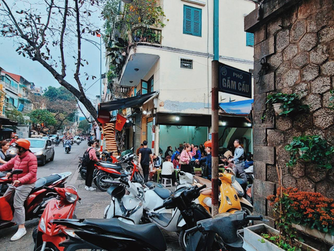 Chấn động giới "nghiện phở": Phở Mặn Gầm Cầu bán trở lại sau nhiều năm đóng cửa, khách quen nườm nượp kéo đến từ sáng sớm - Ảnh 1. Chấn động giới "nghiện phở": Phở Mặn Gầm Cầu bán trở lại sau nhiều năm đóng cửa, khách quen nườm nượp kéo đến từ sáng sớm - Ảnh 1.