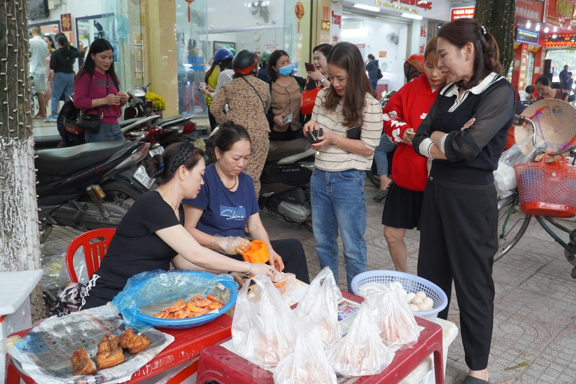 Xôi tam sên - món ăn nghe lạ tai gây 'sốt' ngày vía Thần tài - Ảnh 2.