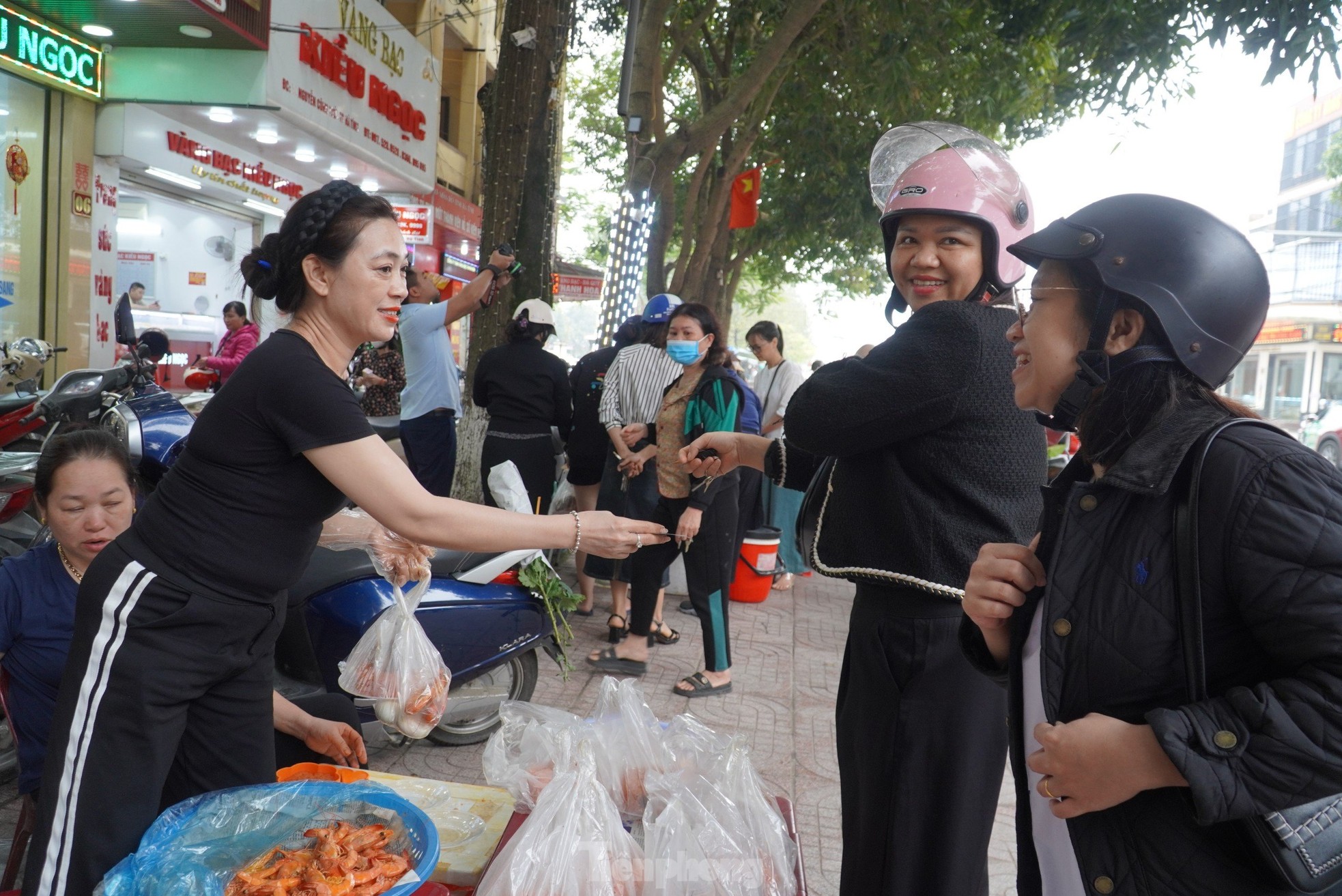 Xôi tam sên - món ăn nghe lạ tai gây 'sốt' ngày vía Thần tài - Ảnh 1.