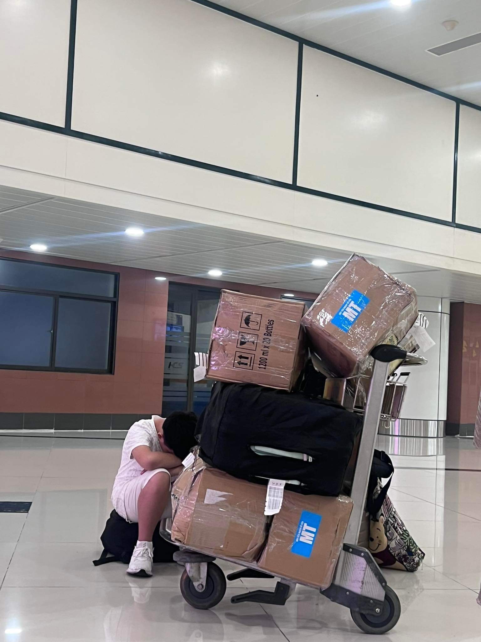 Hành khách "khóc ròng" vì chuyến bay về Vinh, đáp ở… Nội Bài- Ảnh 3.