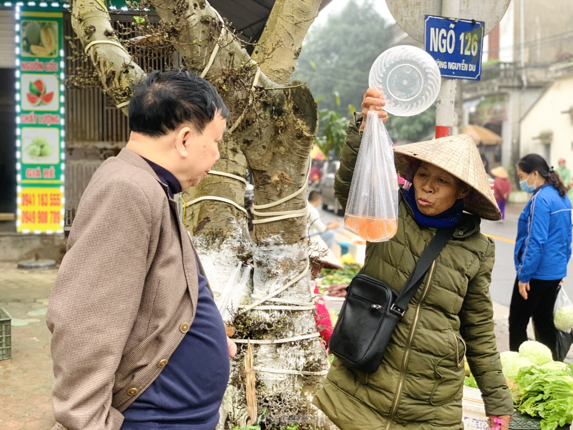 Ế 'vật cưỡi' ông Công ông Táo, dân nóng ruột chờ khách - Ảnh 4.