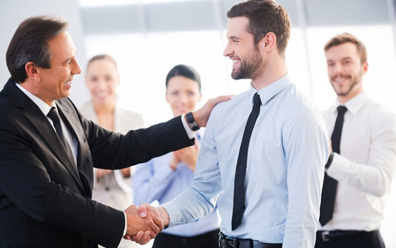 Khi ở cạnh lãnh đạo, người EQ thấp luôn miệng khoe mình giỏi, người EQ cao tự nhắc bản thân “né” 3 điều - Ảnh 1. Khi ở cạnh lãnh đạo, người EQ thấp luôn miệng khoe mình giỏi, người EQ cao tự nhắc bản thân “né” 3 điều - Ảnh 1.