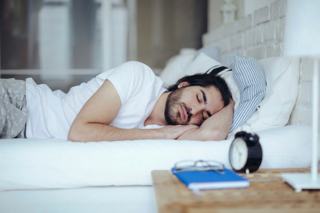 Tỉnh dậy trước báo thức có phải sức khỏe 'kêu cứu'? Chuyên gia giải đáp, cảnh báo dấu hiệu cần đi khám- Ảnh 2. Tỉnh dậy trước báo thức có phải sức khỏe 'kêu cứu'? Chuyên gia giải đáp, cảnh báo dấu hiệu cần đi khám- Ảnh 2.