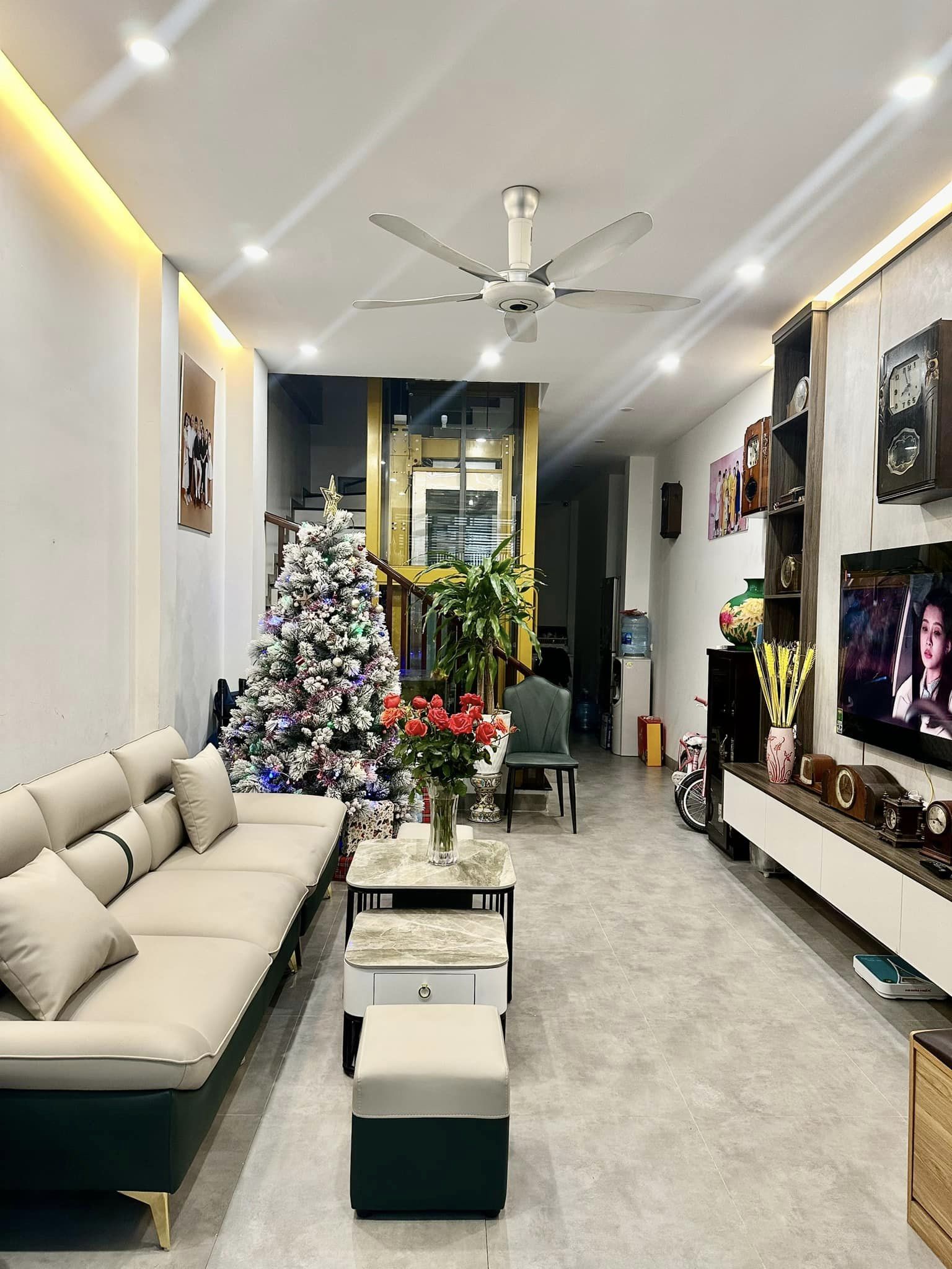 Cơ ngơi của bà bán phở trong “Đào, phở và piano”: Từ nhà 10m2 đến căn hộ 111m2, giờ tậu nhà lầu có thang máy- Ảnh 2.