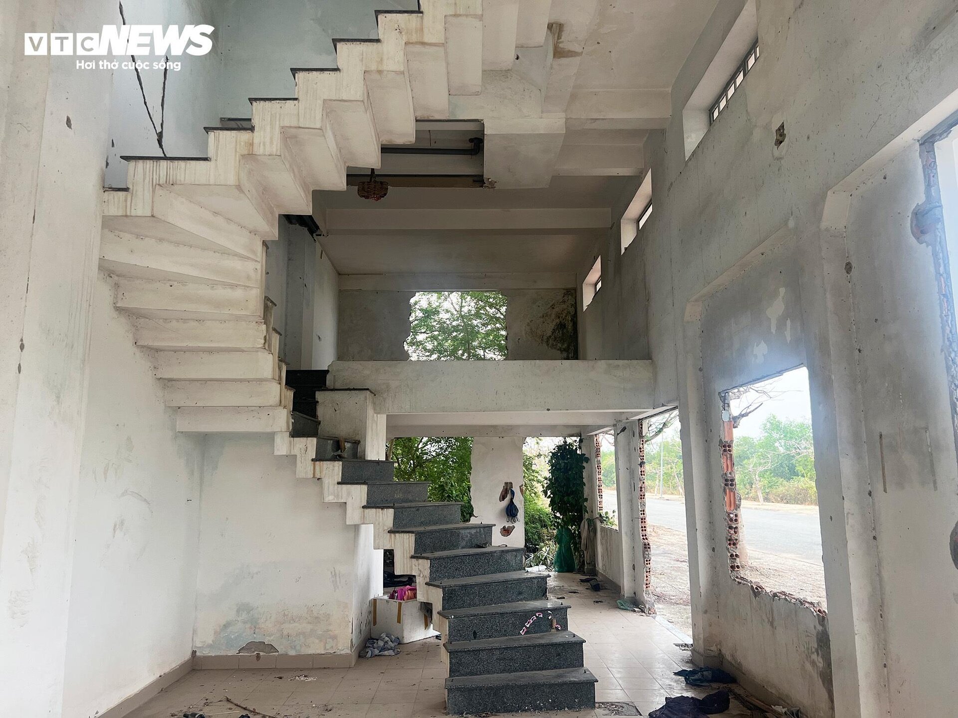 Tây Ninh: Cảnh hoang tàn của loạt shophouse tại cửa khẩu Mộc Bài - Ảnh 9.