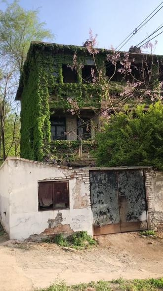 Thấy ngôi nhà bỏ hoang trên núi ban ngày không người, ban đêm bỗng nhộn nhịp, trưởng thôn sợ hãi lập tức báo cảnh sát, thành công triệt phá đường dây lừa đảo xuyên quốc gia - Ảnh 2.