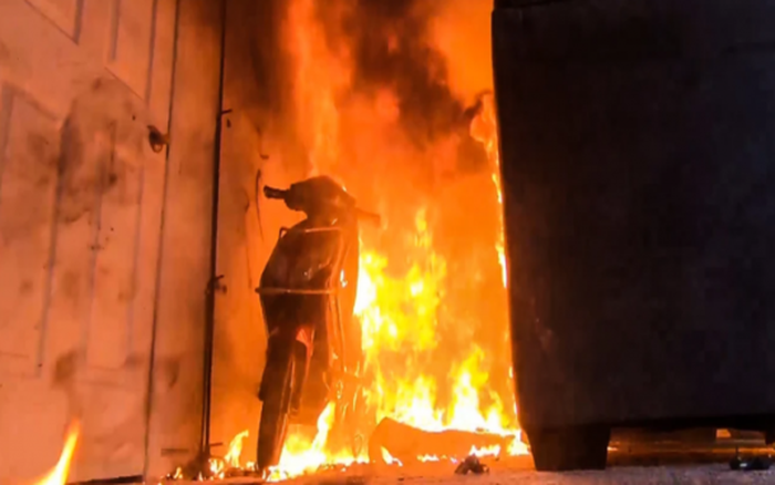 Xe điện có thể phát nổ vì 3 thói quen thường gặp, sửa ngay kẻo tính mạng bị đe dọa- Ảnh 1. Xe điện có thể phát nổ vì 3 thói quen thường gặp, sửa ngay kẻo tính mạng bị đe dọa- Ảnh 1.