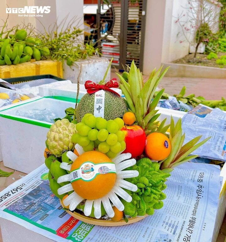 Những mâm ngũ quả đắt đỏ cúng rằm tháng Giêng - Ảnh 2. Những mâm ngũ quả đắt đỏ cúng rằm tháng Giêng - Ảnh 2.