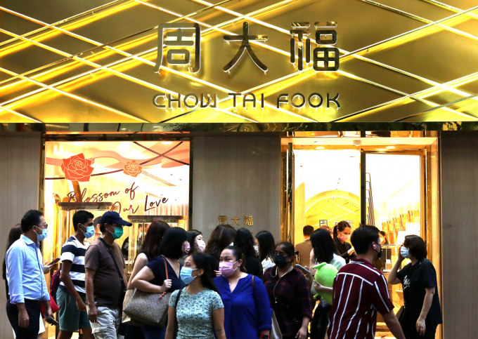 Chow Tai Fook - Đế chế trang sức hàng đầu Trung Quốc: Từ tiệm vàng nhỏ đến sản nghiệp nghìn tỷ, giàu có bậc nhất qua 3 thế hệ - Ảnh 1. Chow Tai Fook - Đế chế trang sức hàng đầu Trung Quốc: Từ tiệm vàng nhỏ đến sản nghiệp nghìn tỷ, giàu có bậc nhất qua 3 thế hệ - Ảnh 1.
