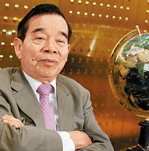 Chow Tai Fook - Đế chế trang sức hàng đầu Trung Quốc: Từ tiệm vàng nhỏ đến sản nghiệp nghìn tỷ, giàu có bậc nhất qua 3 thế hệ - Ảnh 2. Chow Tai Fook - Đế chế trang sức hàng đầu Trung Quốc: Từ tiệm vàng nhỏ đến sản nghiệp nghìn tỷ, giàu có bậc nhất qua 3 thế hệ - Ảnh 2.